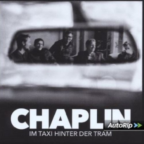 Im Taxi hinter der Tram