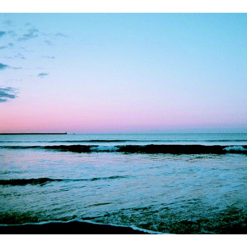 君滲む青