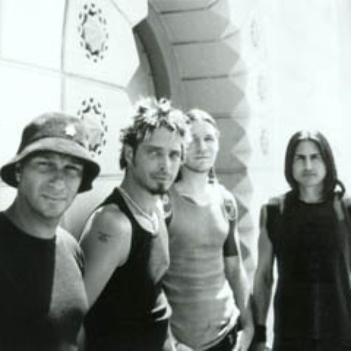 2003-12-07: Los Angeles, CA, USA