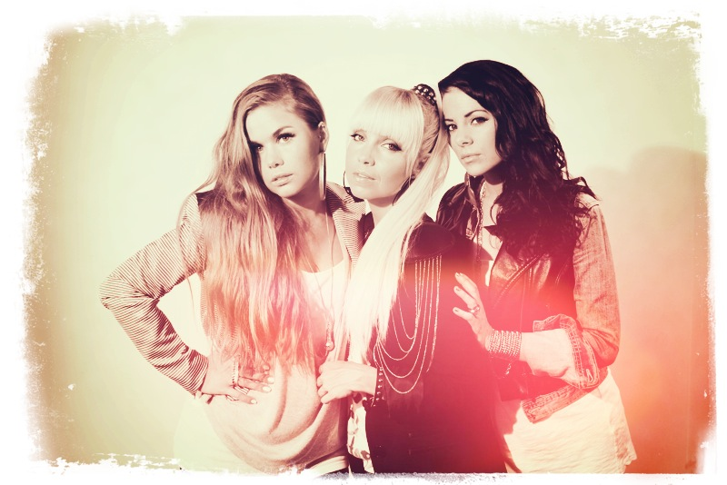 Call me charlie. Call me charlie. Череп эдди айрон мейден пилот. Ариана гранде майли сайрус и лана дель рей. Майли сайрус don't call me angel.