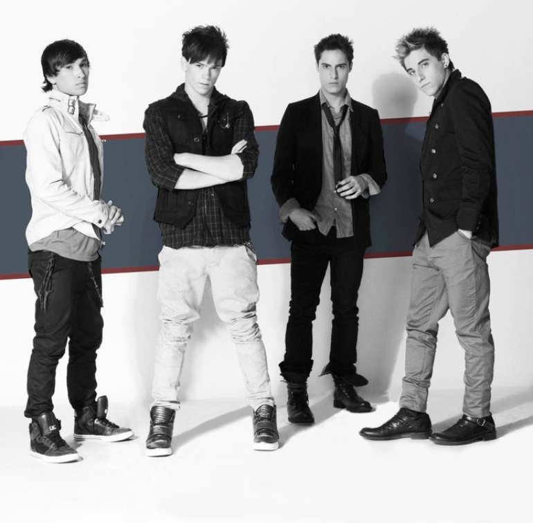 One call. Чарли пут «one call away» обложка песни. One call away coldplay. One call. Чарли пут «one call away» обложка песни.