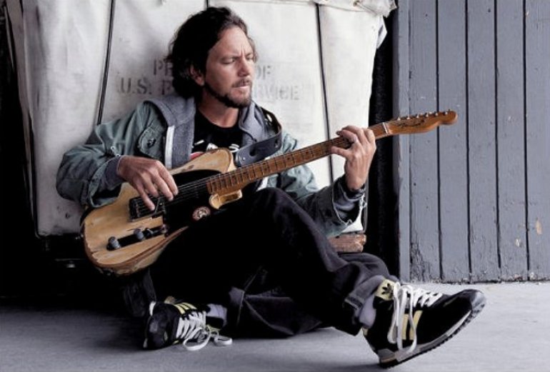 converse pearl jam
