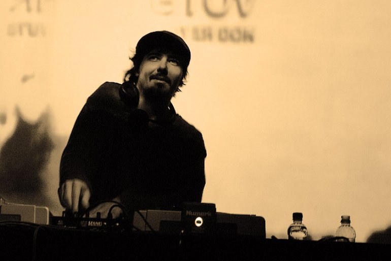 Amon_Tobin_amon_tobin_2007_04_original.png