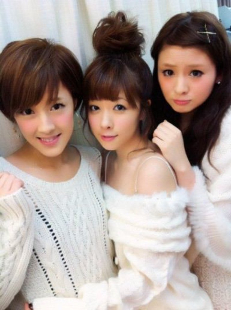 清水佐紀 夏焼雅 菅谷梨沙子 Photos 1 Of 1 Last Fm