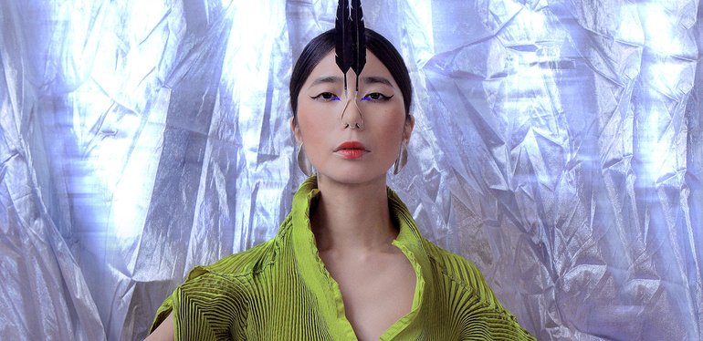 ハチスノイト_Aura_pressphoto01byÖzgeCöne.jpg