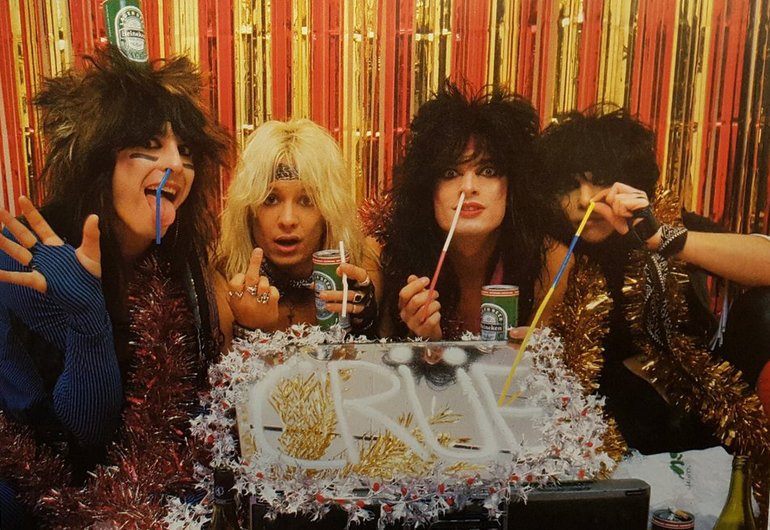 🎄 happy crüe year 🎄