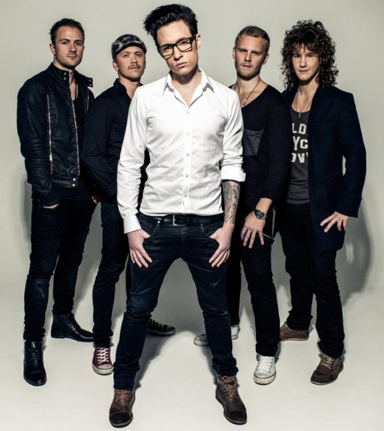 Драма кингс марк куклин. Drama группа. Drama группа. Drama группа. Цветочная улица 22 дорама.