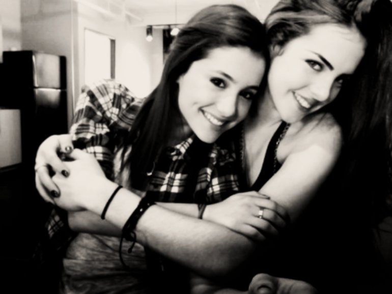 Elizabeth Gillies Ariana Grande Photos 1 Of 23 Lastfm