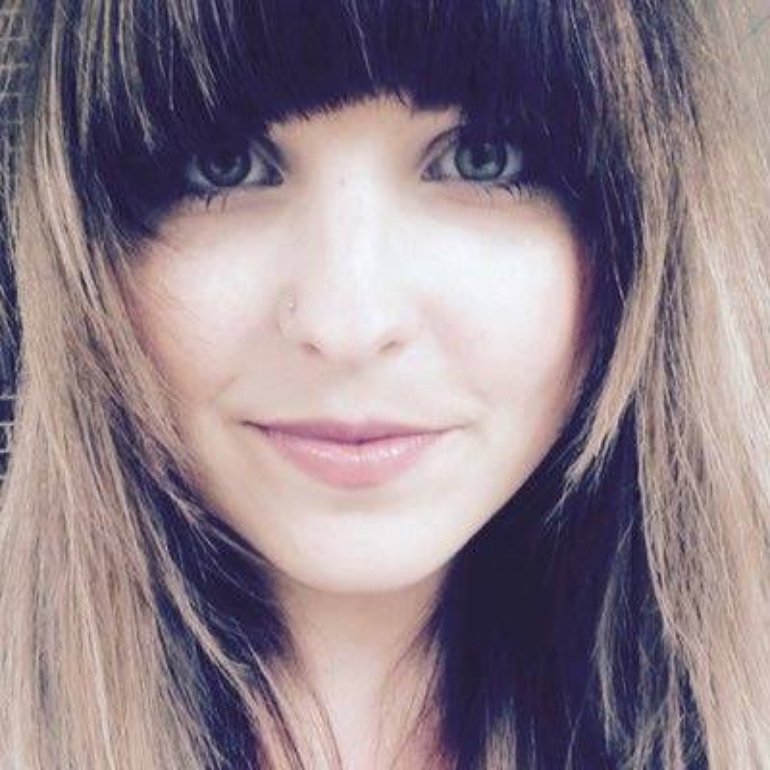 Lori Lee [Profiles] • Instagram, Twitter, TikTok Foller