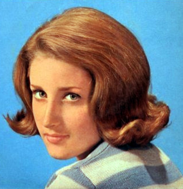 Leslie gore Lesley Gore was a singer-songwriter known for her smash single.