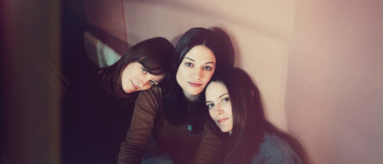 The_Staves-_Banner_New.jpg