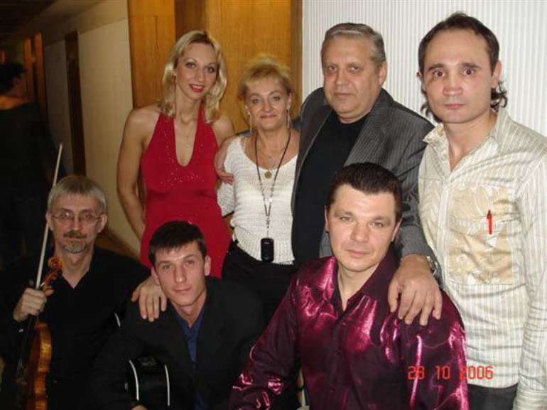 Группа попутчик с михаилом кругом. Участники группы попутчик михаила круга. Ансамбль михаила круга состав. Круг и его группа. Попутчик ансамбль михаила круга.