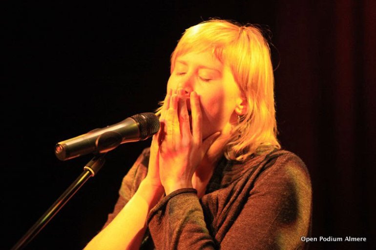 Open Podium Almere (Loes doing a scat solo), November 2010