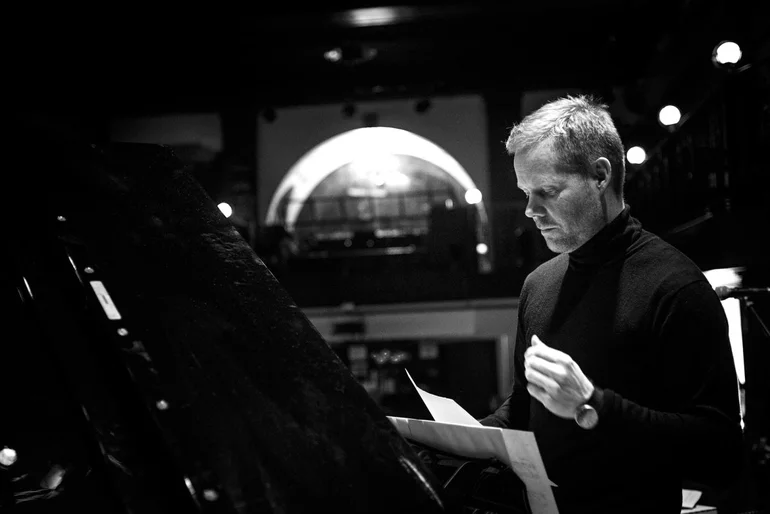 Max Richter performing