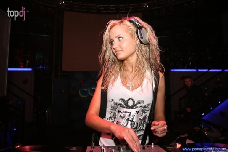 Pasha lee. дж с ли. фото брюс ли диджей. Deflee диджей. Skybar исполнитель.