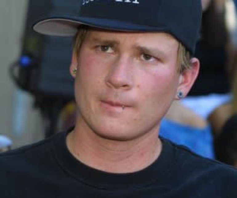 tom delonge hat