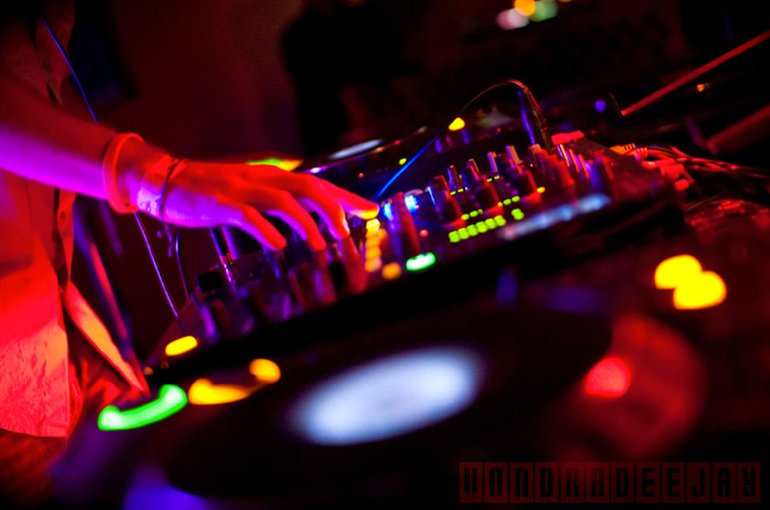 VONDRADEEJAY