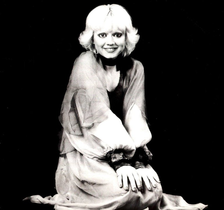 Rita Pavone - DONNE NEL MITO PRESENTA RITA PAVONE | TvNumeriUno - Rita pavone viva la pappa col pomodoro tv tedesca capodanno 1966.