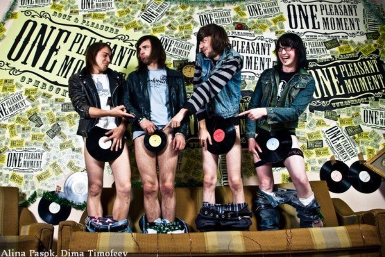 One please. One one one little dog run стихотворение. One pleasant moment группа. One pleasant moment one pleasant moment 2007. One please.