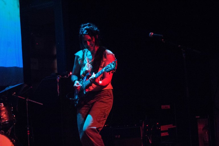 Shana Falana live.