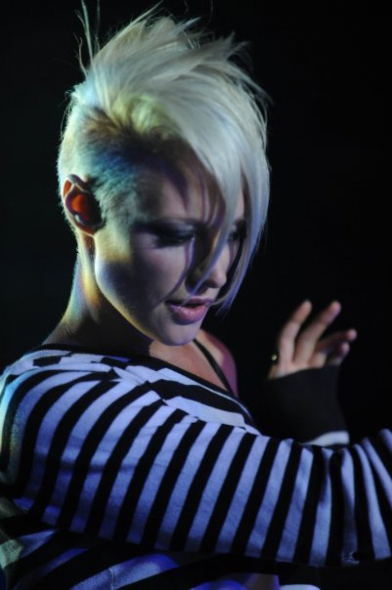 Emma Hewitt Photos 11 Of 50 Last Fm