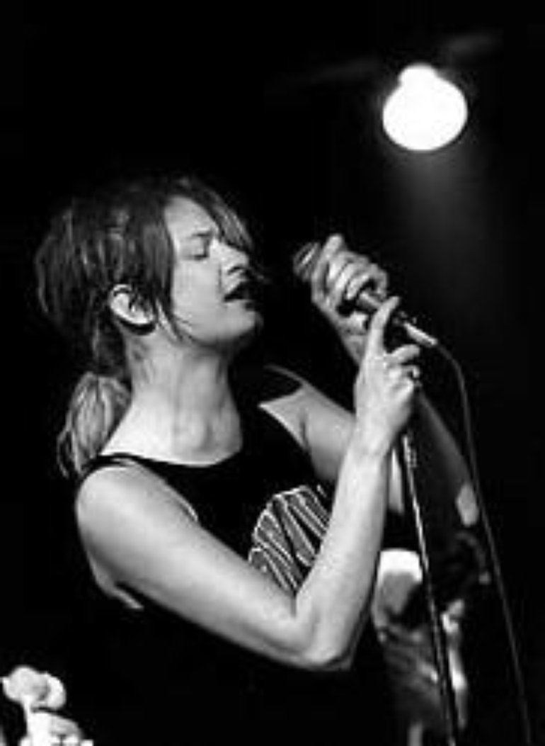 Mia Zapata, 1991