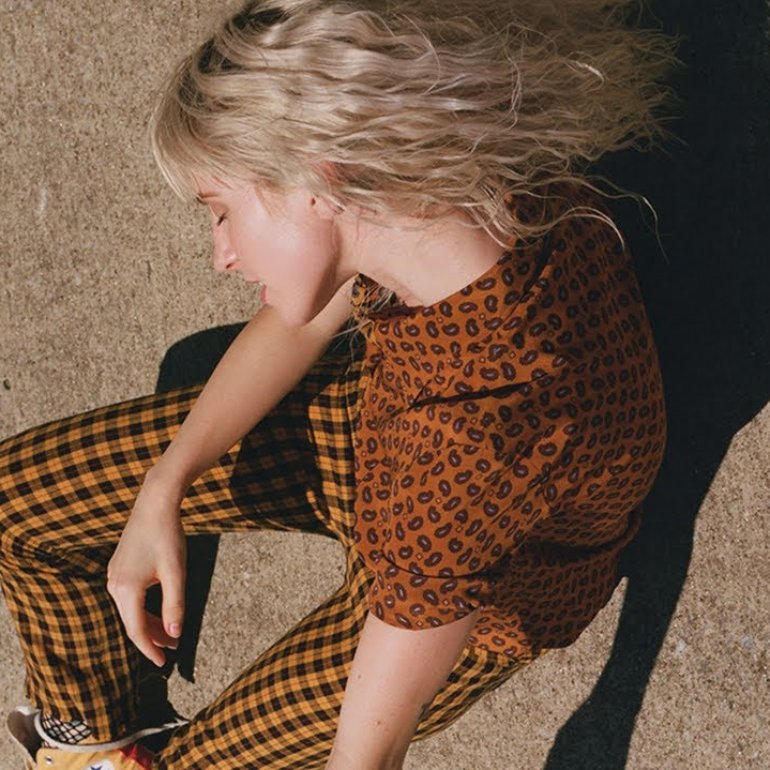 hayley williams yellow converse