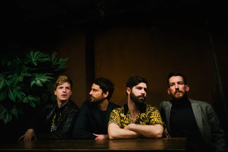 WŁOCHY: Foals - The Runner C0b564678126f6e6a4522ab58e9a7199