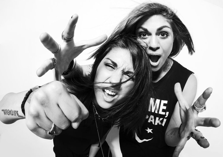 Krewella !