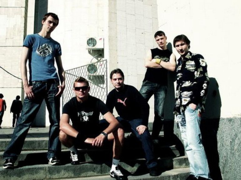 группы из четырех парней. высота 2-3 группа. 2 группа. группа одна на двоих концерт. 1 1.