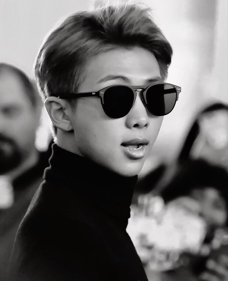 rm black and white
