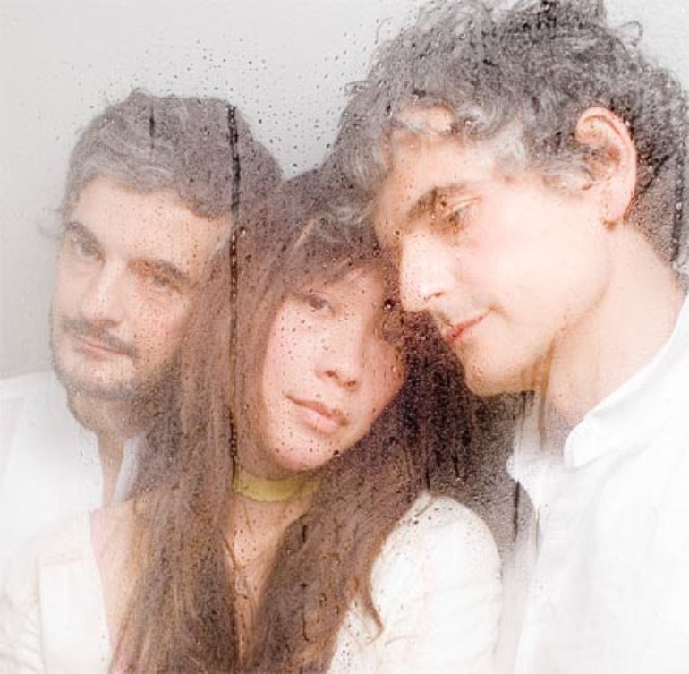 Blonde redhead. Группа blonde redhead 1993. Blonde redhead вокалисты. Группа blonde redhead 1996. Misery is a Butterfly blonde redhead.