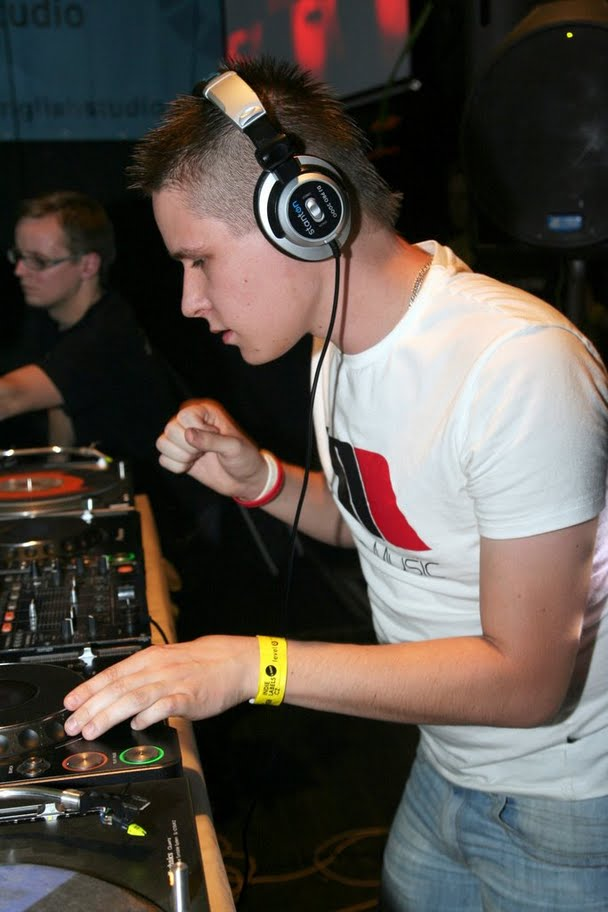 Robert nickson circles. Dj splash биография. Mike wind. Know wind. Mike wind.