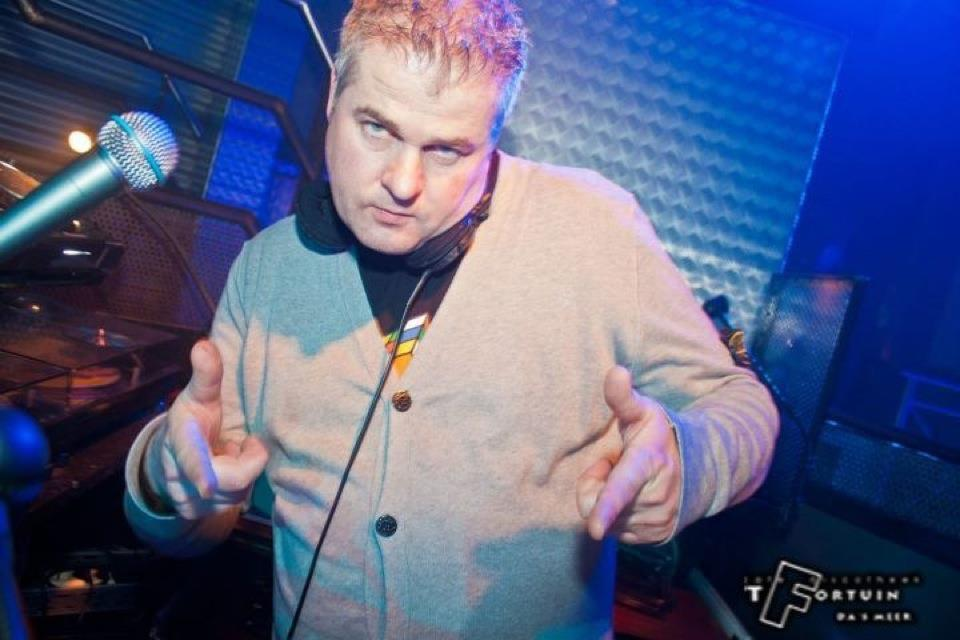 Da techno. Adiel dj. Rhythm master. Da techno. Dj stingray без маски.