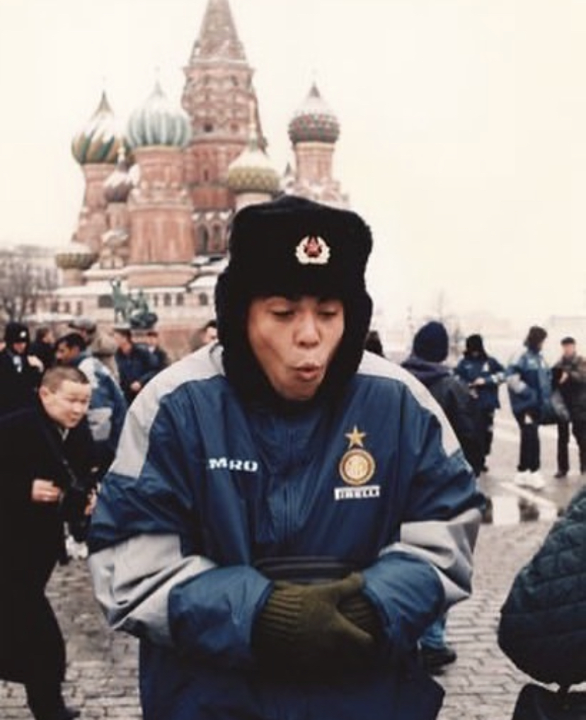 Slay boy. Роналдо Зубастик на красной площади. Роналдо на красной площади 1998. Роналду 1998 Москва. Роналдо в Москве в шапке ушанке