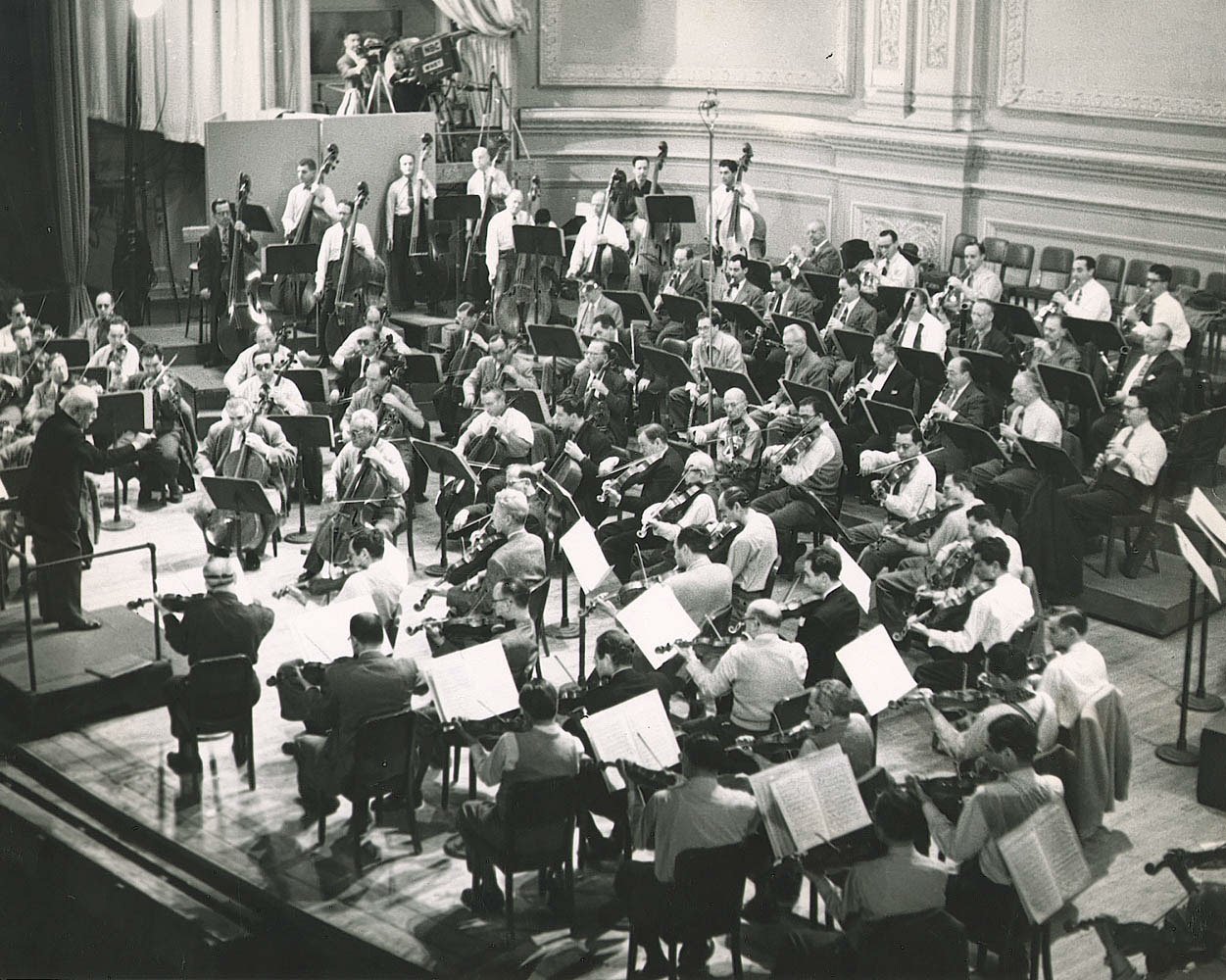 Одесский симфонический оркестр 20 век. Симфонический оркестр 19 века. Чайковского. Московская консерватория 19 век. Оркестр живопись.