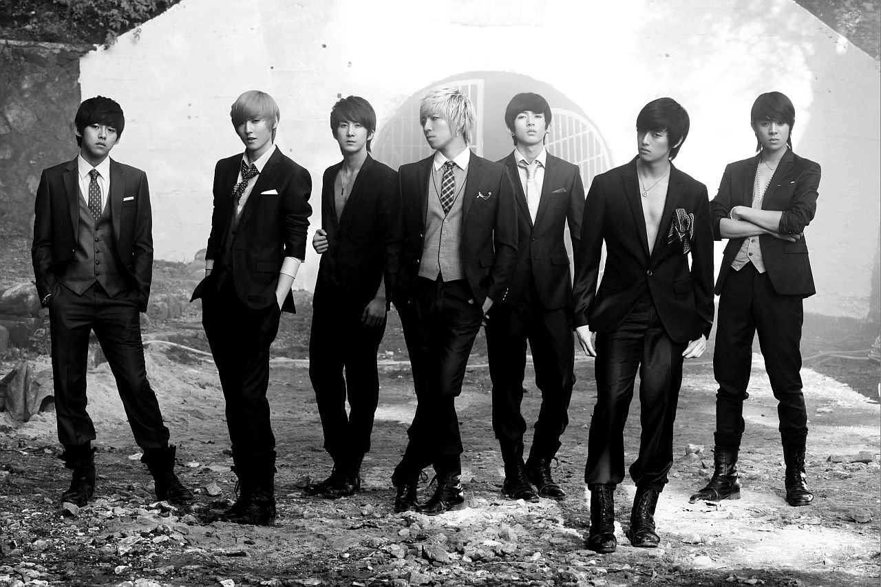 Ви эй эс. Но кван сик актер. Ви эй эс. Группа u-kiss участники. Сухён из u-kiss.