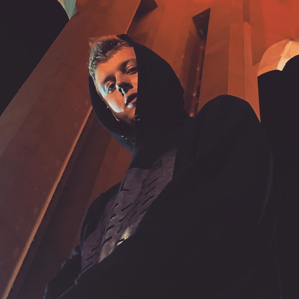 огненные глаза страшные. Ottenok огни в глазах. Ottenok огни в глазах певец. огни в глазах ottenok текст. Ottenok огни в глазах.