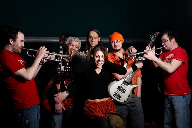 Оранжевый винил кавер группа. Группа оранжевый. Orange house 1963. Группа оранж бэнд. Кавер-группа orange band.