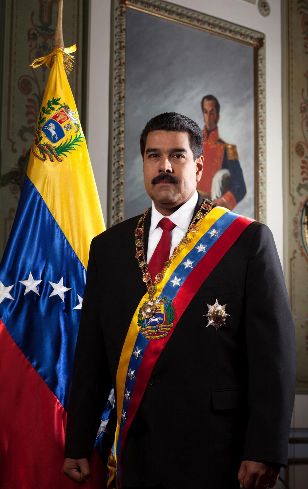 Песня maduro. Мадуро похож на. Мадуро с вином. Николас мадуро фото. Мадуро и чавес.