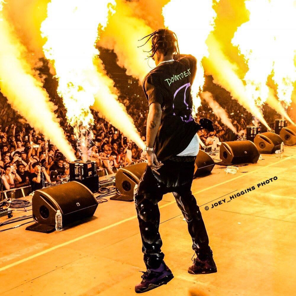 Prod stage. Travis Scott Concert. Концерт Трэвиса Скотта. La Flame Travis Scott. Travis Scott концерт.