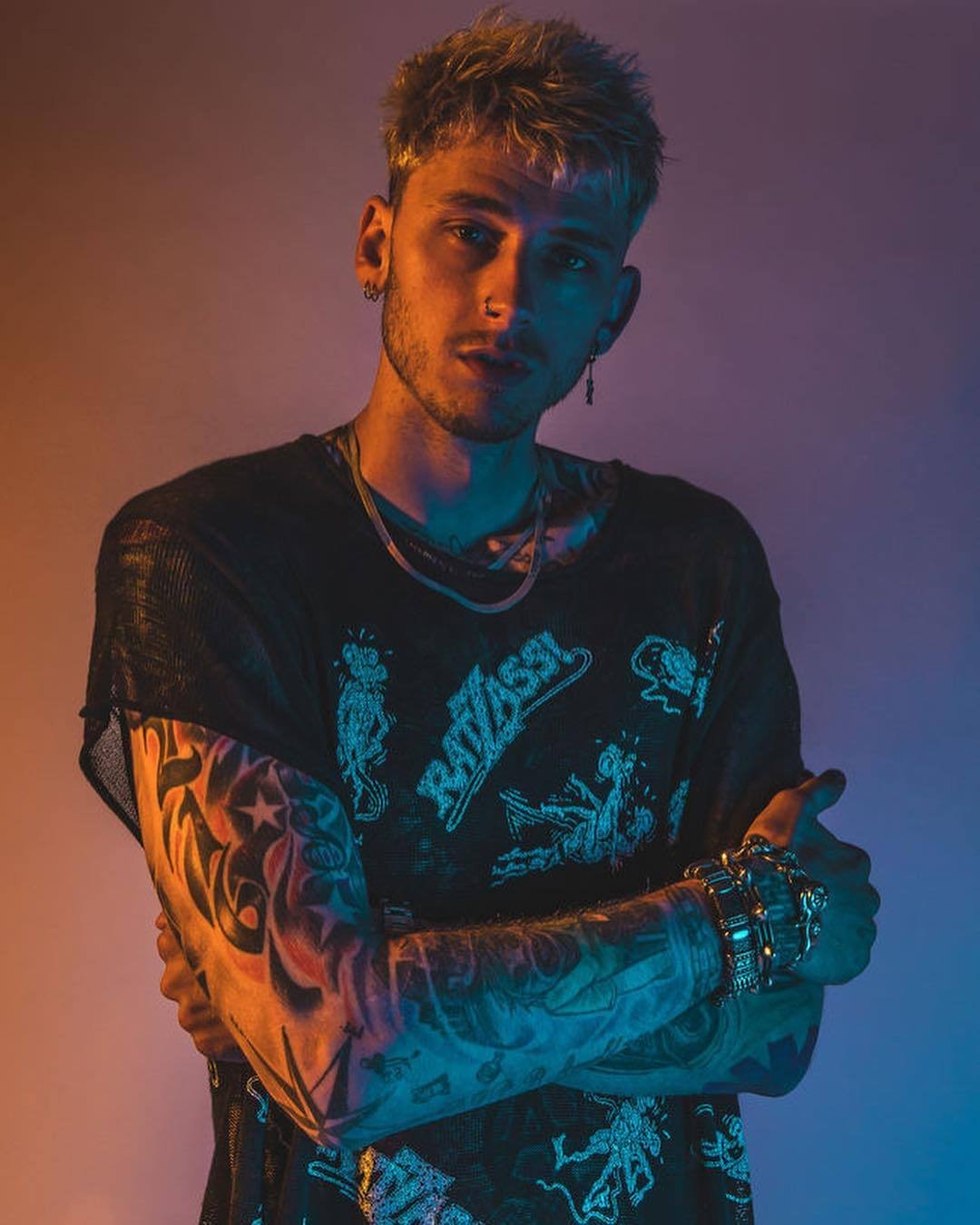 Mgk let me go. Колсон Бэйкер. Gun Kelly. Машин Ган Келли. Machine Gun Kelly группа.