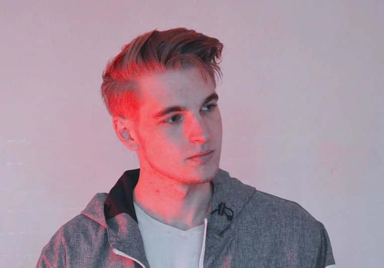 Schorn. Crystal rock, felix schorn & notsobad - astronaut in the ocean (ft. Felix schorn. Hr. Charming horses & alivo feat.