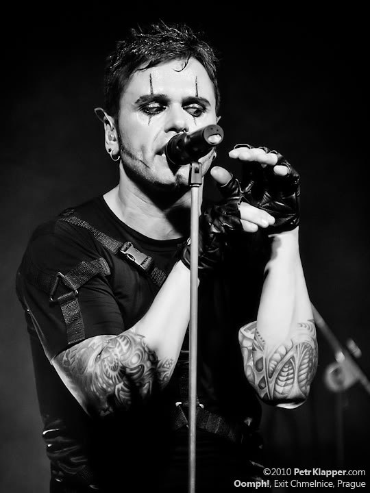 Солист группы oomph. Деро гои. Oomph солист деро гои. Oomph вокалист. Солист группы oomph.