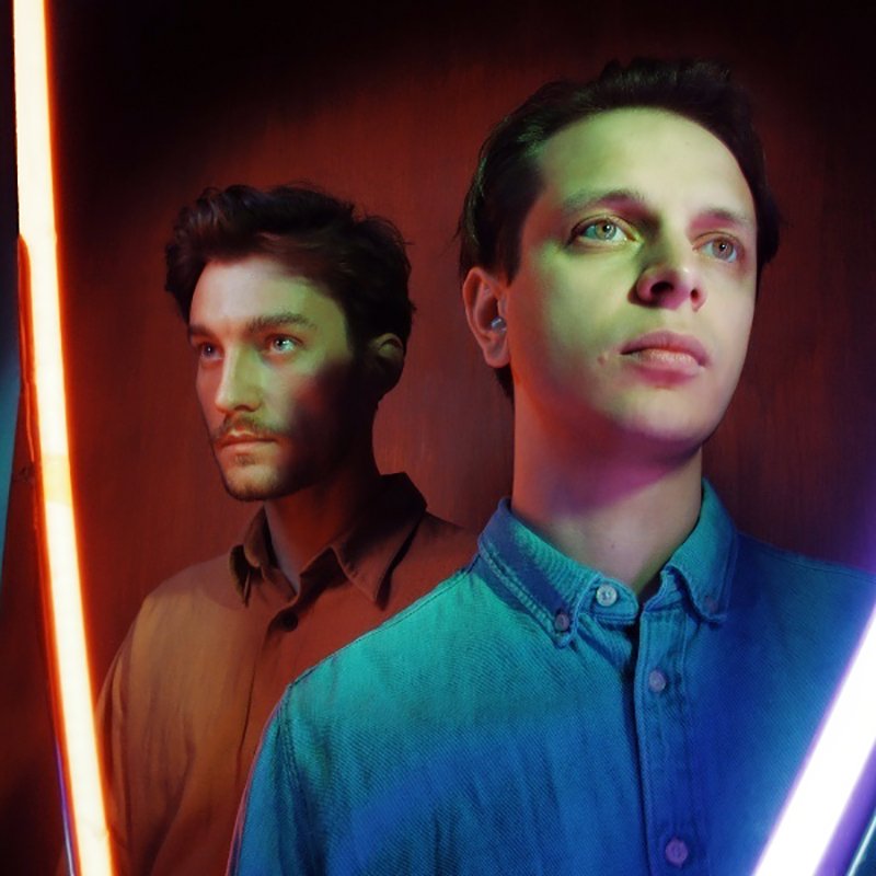 твое далеко коленки