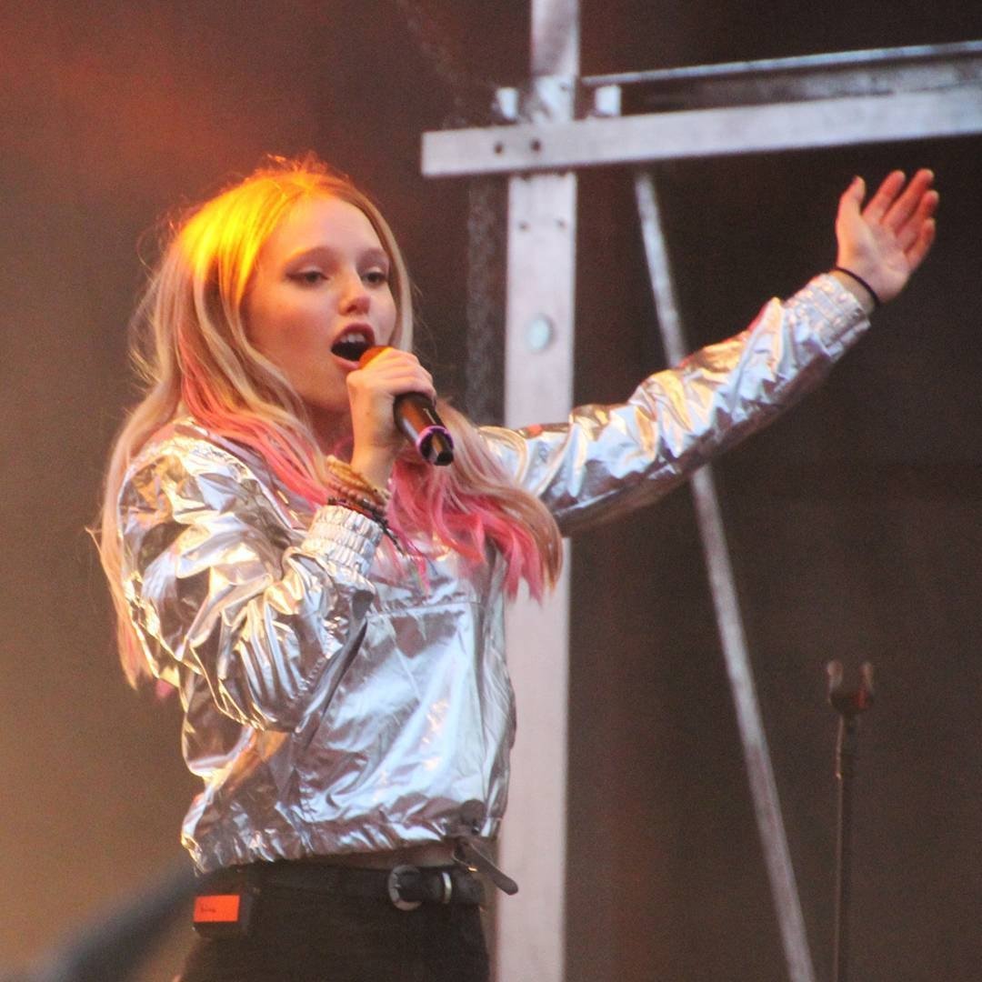 Lina Larissa Strahl Up Up Up Nobody's Perfect