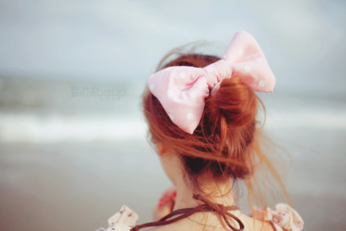 Red Bow. Colore capelli verde, Coda di cavallo con fiocco, Idee per acconciature