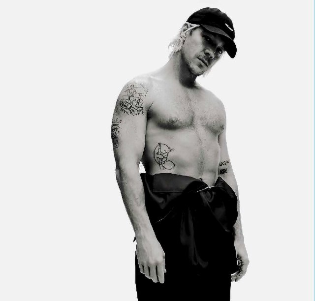 Use me online. Брутал металлопокалипсис. Use me brutal. Diplo татуировки. Use me film.