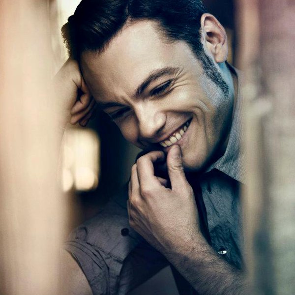 SCARICA ED ERO CONTENTISSIMO TIZIANO FERRO