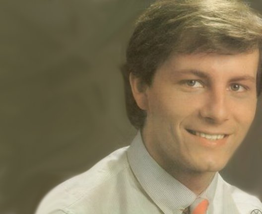 Oscar Athié biography | Last.fm